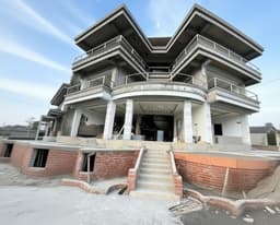 Luxurious Villa thumbnail 1